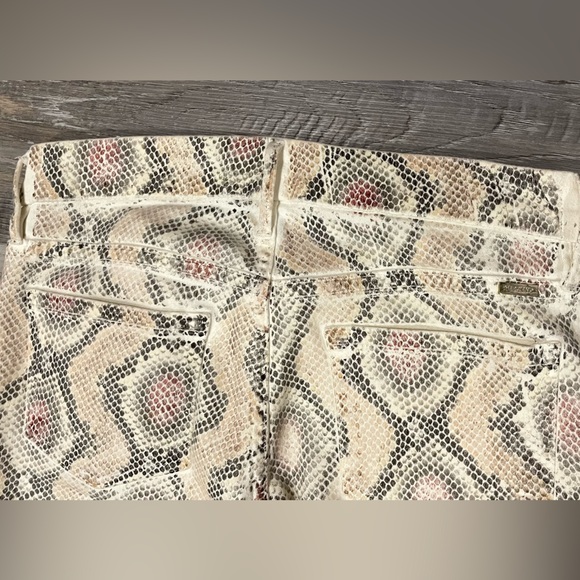 Marciano snake pattern jagging pants size 26 - Picture 5 of 5